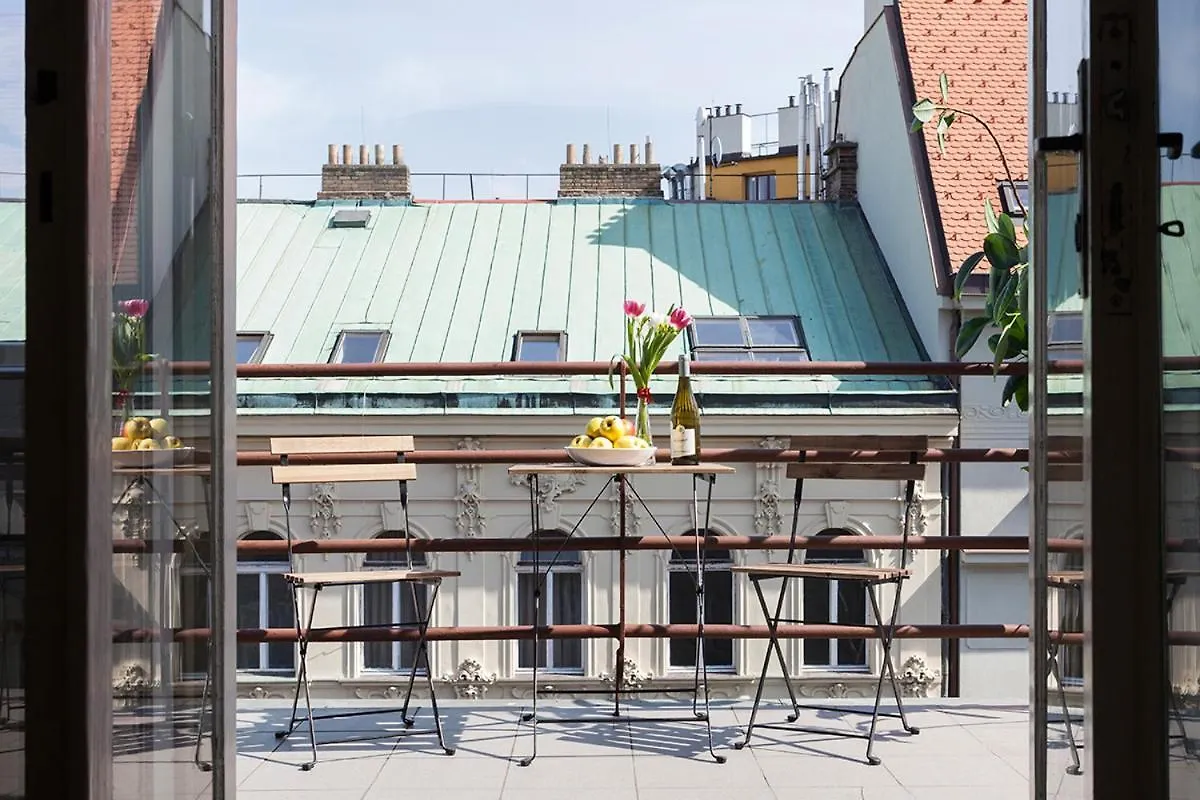 Contacten van La Terrasse Apartment Prague Center